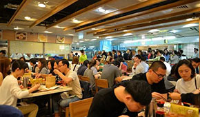 由守轉(zhuǎn)攻！餐飲業(yè)上半年裂變：著力下沉、裂變?nèi)珖?/>
                </div>
                <div   id=
